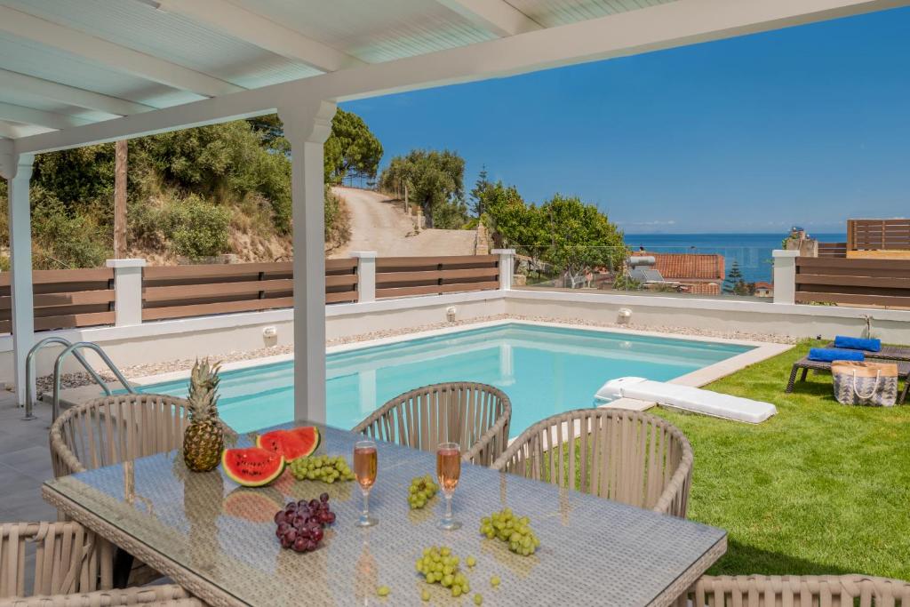 houses for sale : Vila for sale
