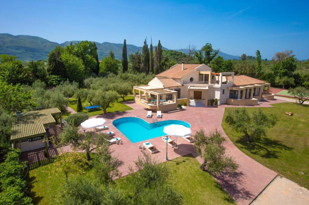 houses for sale : Vila for sale maxairodo