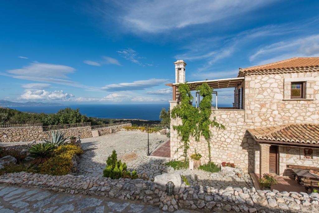 houses for sale : Villa for Sale in Sxinaria