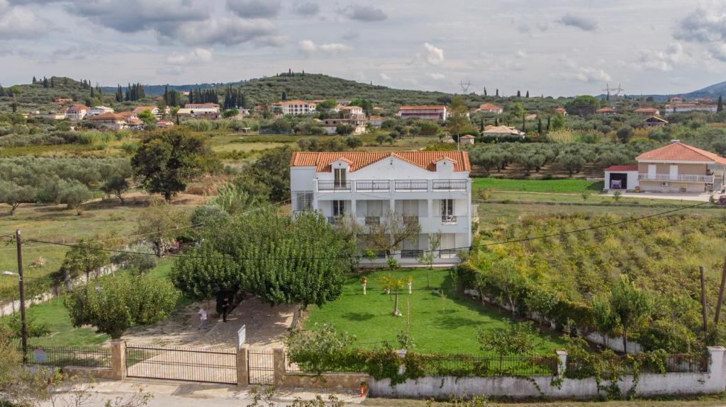 houses for sale : Hotel For Sale in Alikanas