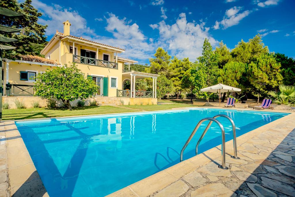 houses for sale : Vila for sale Vassilikos