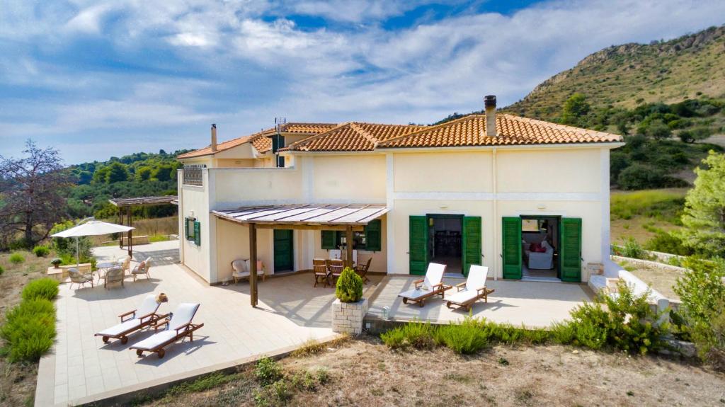 houses for sale : House for sale in Vasilikos
