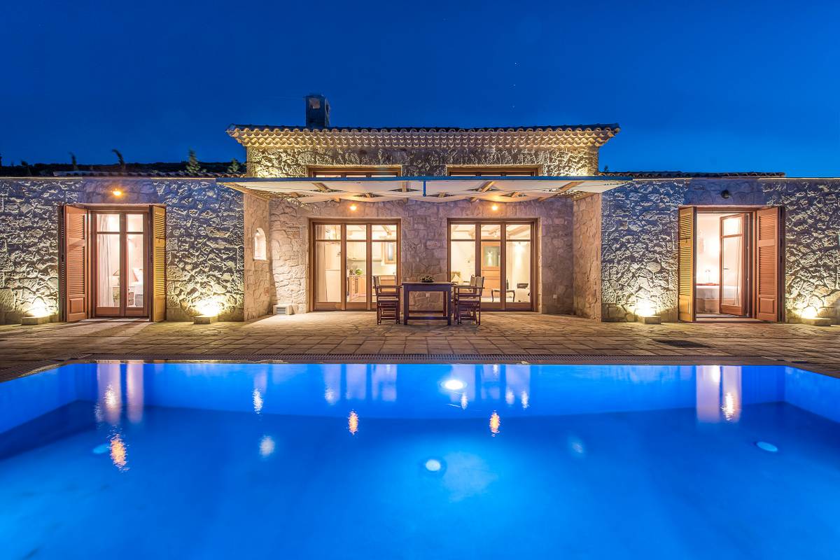 houses for sale : Stone villa for Sale in Korithi
